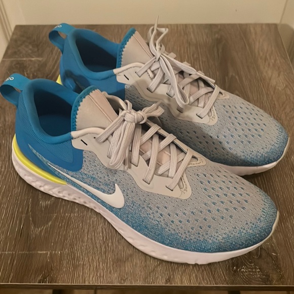 NIKE ODYSSEY REACT size 8.5 • EUC LIKE NEW - Picture 1 of 9